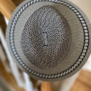 Black and beige sun hat